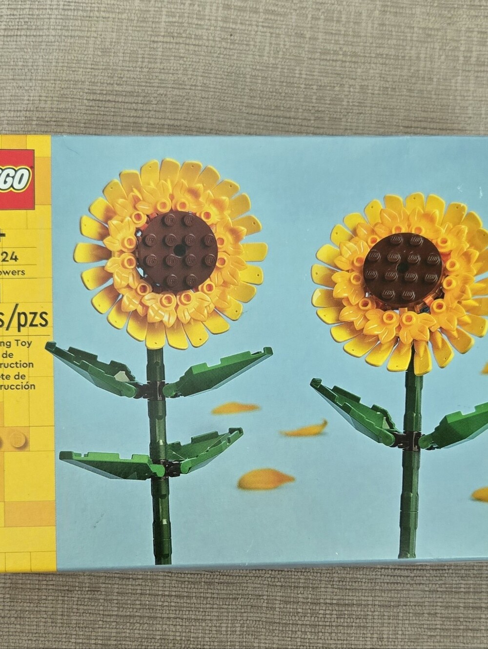 LEGO Yellow Sunflower Wall Decor Set